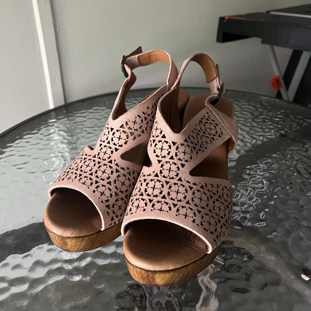 New - Eric Michael Wedge Heel Sandals - Light Pink